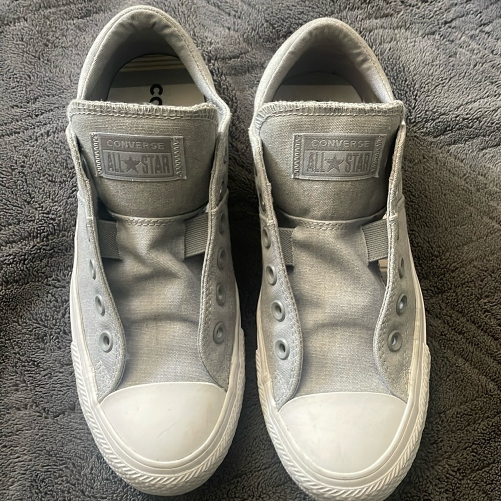 Woman’s converse All Star size 8
